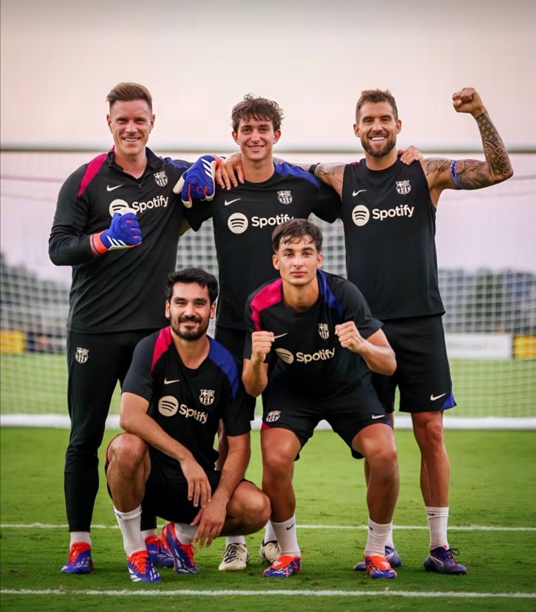 Barca fans &amp; my mutuals raging about yesterday's match loss.

Me in the corner silently waiting to engage all their posts