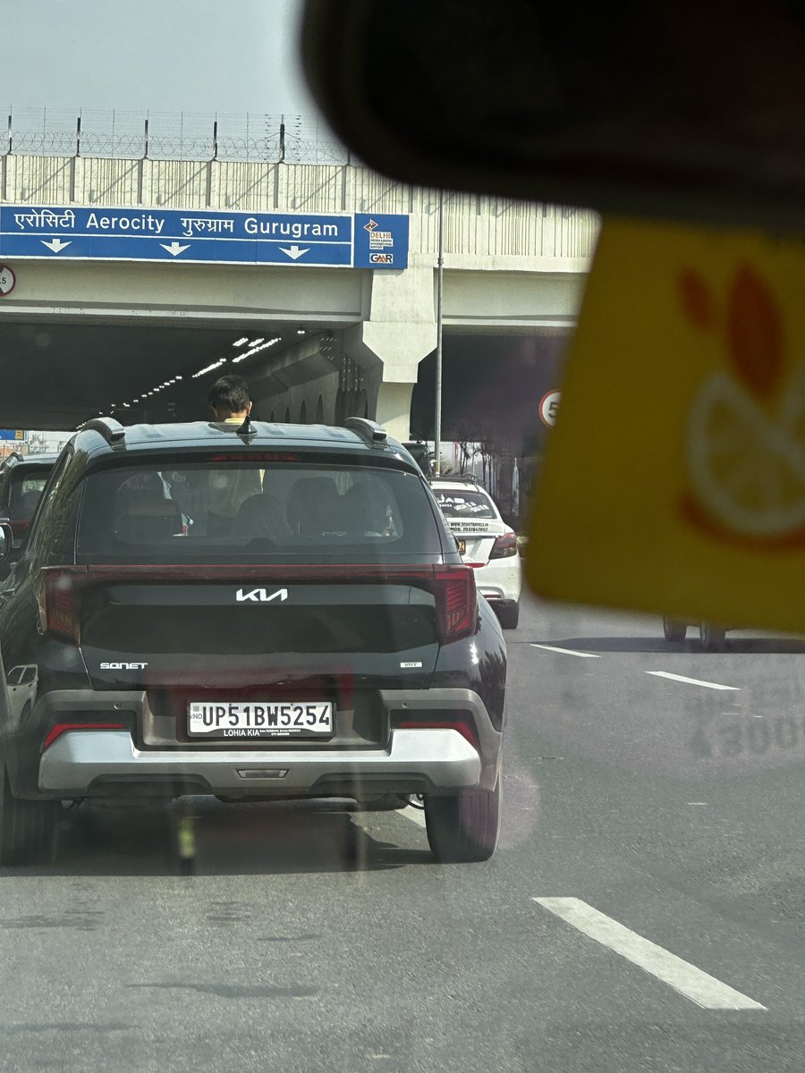 Sanjeev_Vasdev's tweet photo. @dtptraffic 
Date: 17.02.26
Time: 2:22 pm
Location: Airport - Aerocity Road https://t.co/UuSsxU6GQ3