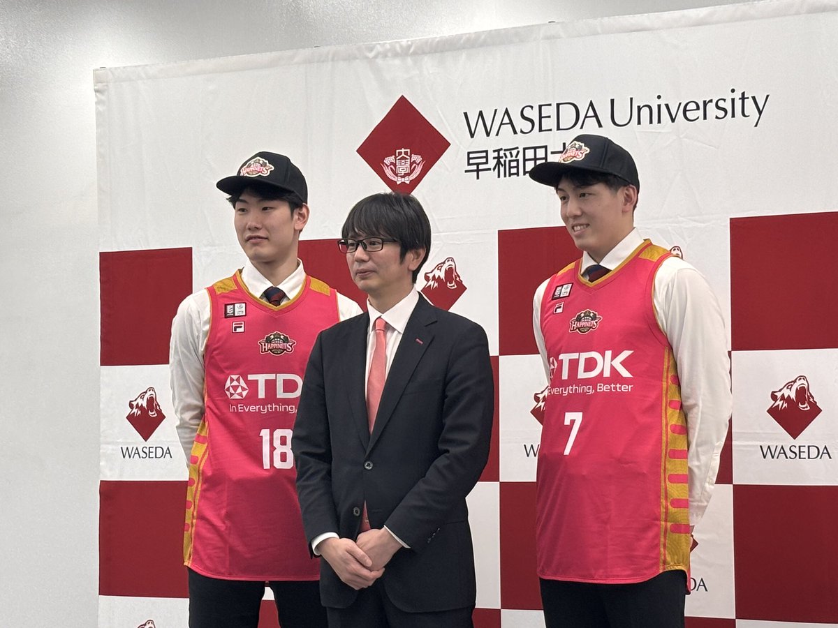 今日は秋田に指名された2選手の入団会見@早稲田大学🎙️
背番号は2人とも大学の背番号をそのまま着用するとのことで、早速ユニフォーム姿を披露してくれました