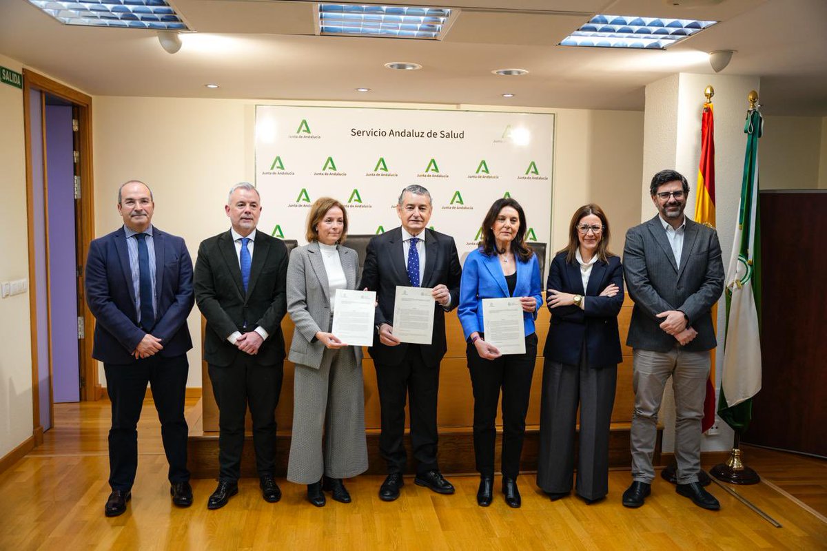 antoniosanz's tweet photo. 🤝 Desde @Andaluciajunta reforzamos nuestro compromiso con una atención sanitaria más humana y cercana.

Hoy firmamos un convenio con la @ContraCancerEs y el Servicio Andaluz de Salud (#SAS) para impulsar voluntariado, apoyo psicológico y atención social a pacientes oncológicos en toda #Andalucía.

Más acompañamiento, más calidad de vida 💚