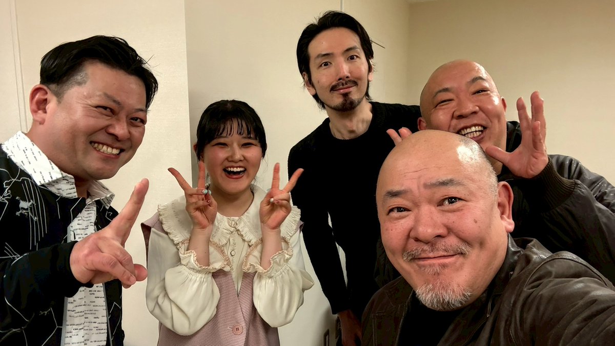 お晩です🌟
舞台「おばドルゆみこ2026」
昨日は、顔合わせ本読みでした❗️
同じような頭の人がいますが、ひげの方が小林幹さんです💡
今回は、小石田純一は出なくて、淋しい熱帯魚byWinkですが、ファラオとビィートゥギャザーオーゲー😄
#おばドルゆみこ2026 
#小石田純一 
#平井ファラオ光 
#小林幹