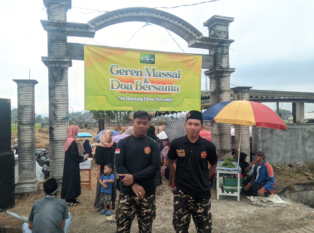 Geren Massal aliase Nyekar Massal wi ki salah sijining tradisi seng kerep dilakoni wong Tulungagung apan ape masuk Sasi Poso. Poro warga deso bareng breng nglakoni ziaroh neng Makam Deso. Koyoto, neng kecamatan Pakel.

Lek neng desamu, dijenengne opo, Cah?

#KacamataTulungagung
