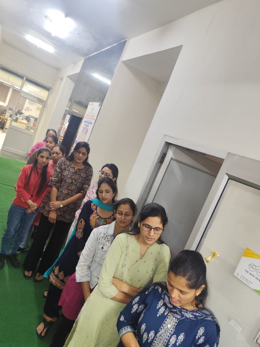 FCI_Gujarat's tweet photo. स्वच्छता पखवाड़ा के उपलक्ष में क्षेत्रीय कार्यालय, अहमदाबाद में दिनांक 17.02.2026 को अधिकारीयों एवं कर्मचारयों द्वारा स्वच्छता शपथ लिया गया | https://t.co/3WnyywmFzZ