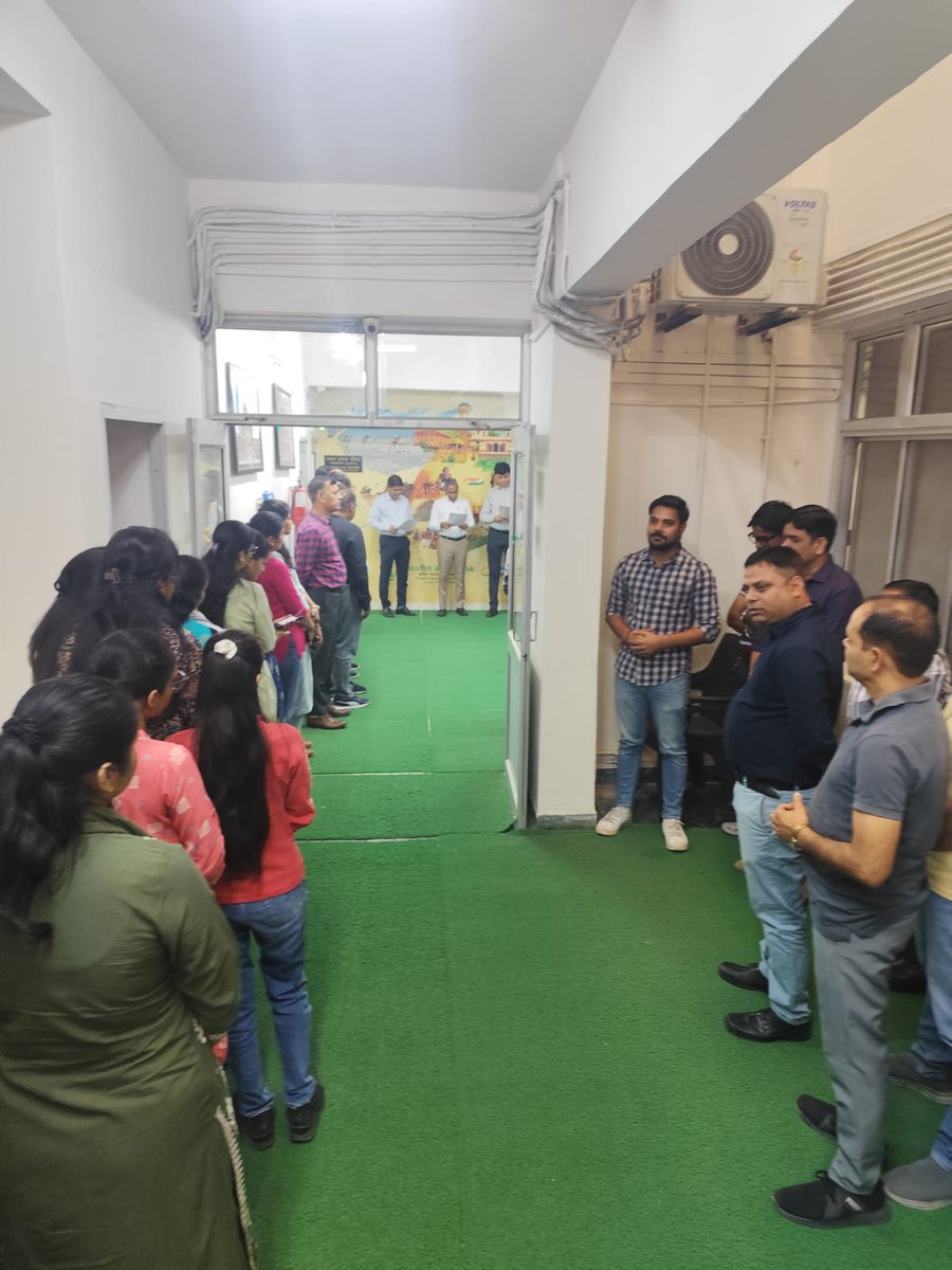 स्वच्छता पखवाड़ा के उपलक्ष में क्षेत्रीय कार्यालय, अहमदाबाद में दिनांक 17.02.2026 को अधिकारीयों एवं कर्मचारयों द्वारा स्वच्छता शपथ लिया गया |