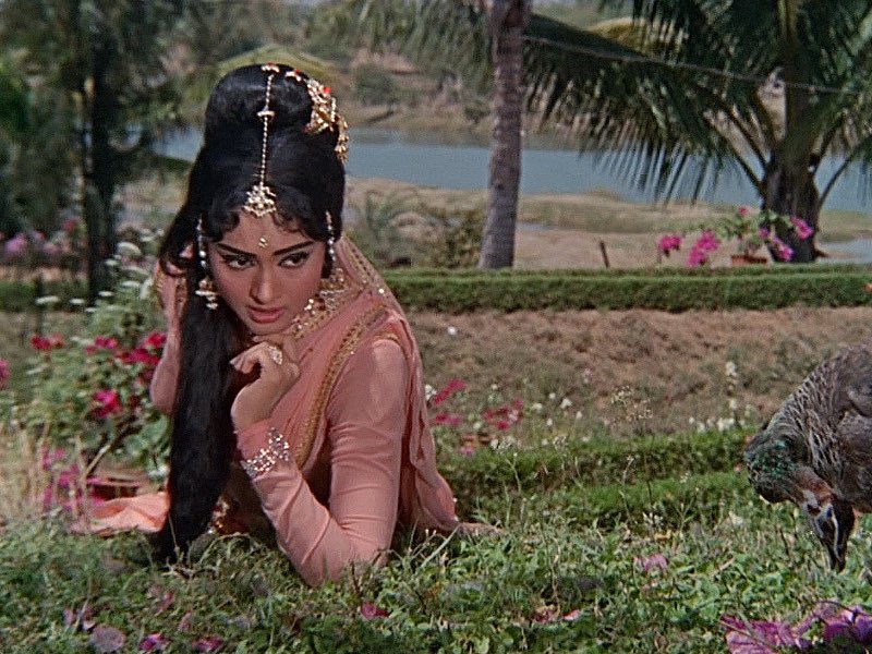vyjayanthimala in suraj (1966)