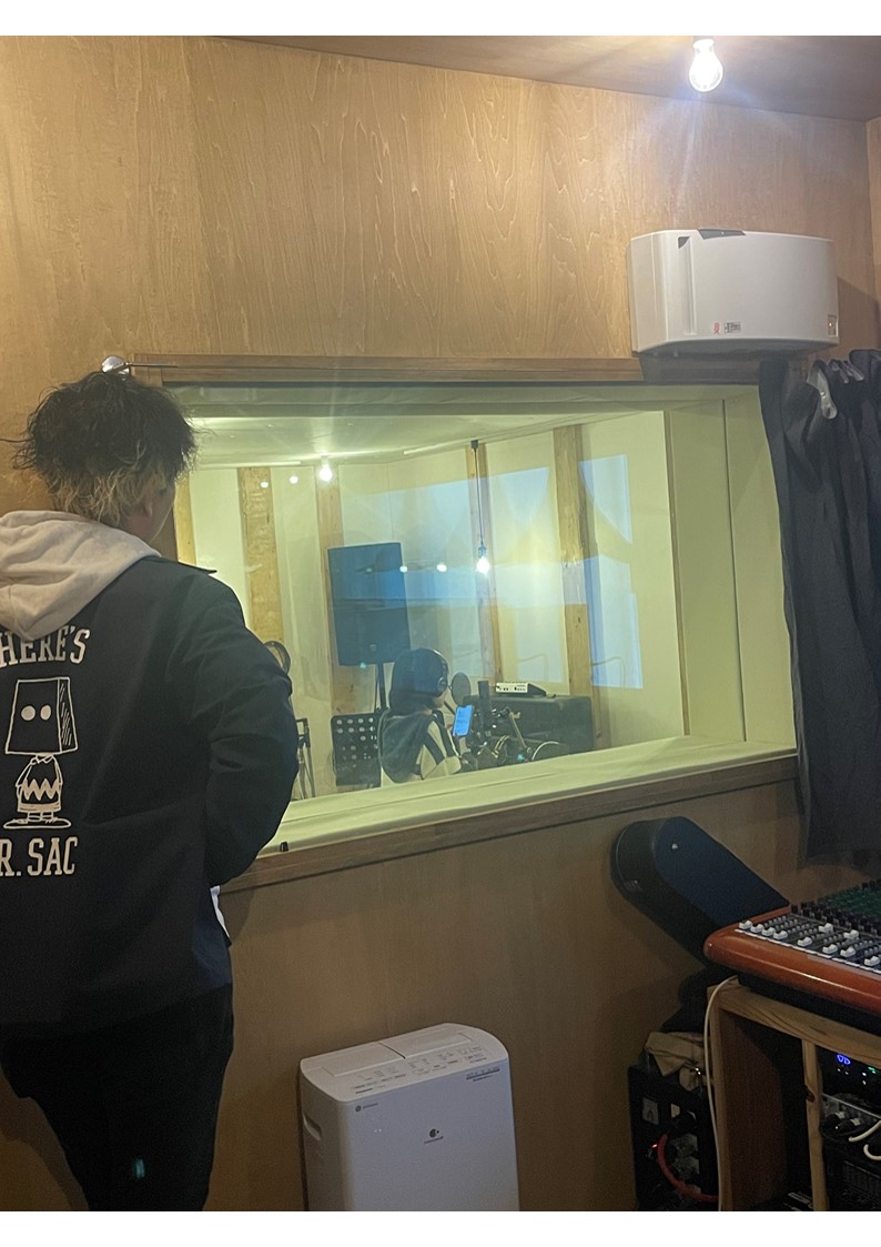 Mpp_anzen's tweet photo. 先日、津西高校オリジナルソング部×三重県警察のコラボ企画で作成していただいた楽曲をレコーディングしました！学生のみなさんは初めての経験にドキドキわくわく！？来月にはみなさんのお耳にお届けできるかも！乞うご期待☆ https://t.co/EPQ3Pt1ebG