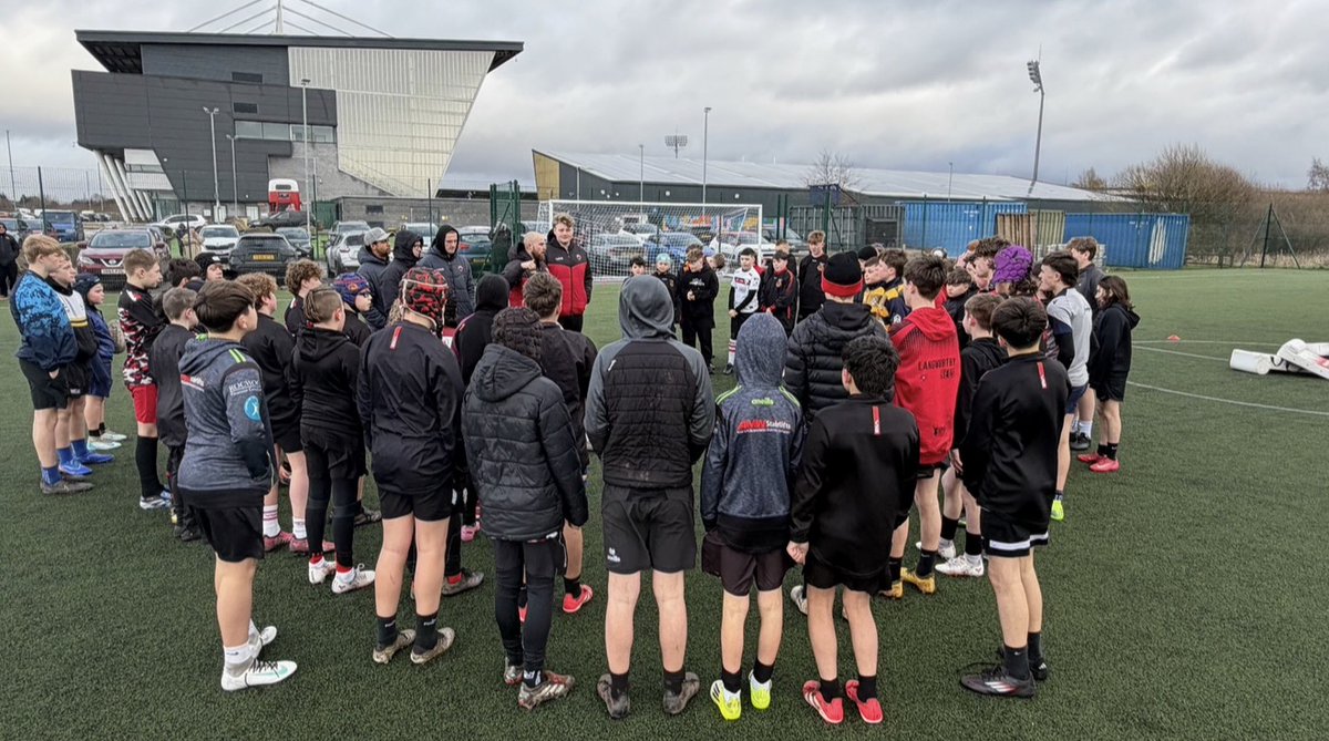 SalfordRLFC_F's tweet photo. 1️⃣ Very wet &amp; very windy day at the CORPACQ stadium

3️⃣ Rising Stars session

5️⃣ Hours Coaching 

1️⃣7️⃣0️⃣➕ players in attendance 

✅ A fantastic day for Rugby League Development in Salford! 

@Salford_RLFC https://t.co/FwE07uQA9o