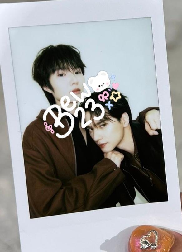 ใครพบเห็นโพลาลอยด์รูปนี้ที่สยามทักมาหน่อยนะคะ พี่สาวเราทำหล่นตอนนี้ซึมมากก รบกวนใครเก็บได้ทักมาหน่อยนะคะ นางพึ่งได้มาเลย
**สยามสแควร์ **

KNP LIVE WITH HERA
#HERAxKengNamping
#KengHarit #KengNamping 
<a href="/harit_keng/">Harit_keng (DuckMan 🦆)</a> <a href="/nampingnapat/">Namping</a>