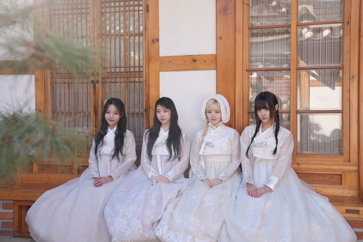 새해 복 많이 받으세요 💞

#VVUP #비비업 #설날 #Seollal
#킴 #팬 #수연 #지윤
#Kim #Paan #Suyeon #Jiyoon