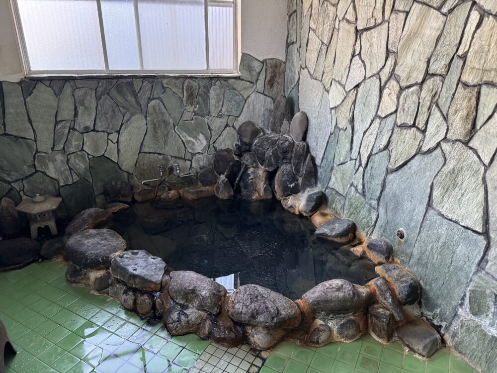 kou_onsenzanmai's tweet photo. ひとり温泉♨️にも最高な宿シリーズ32✨
雲見温泉「富久三苑」（静岡県）
・2食付き8800円〜！
・小さな宿、すべて貸切温泉
・循環・消毒・加水・加温すべてなしの掛け流し
・食事が驚くほどクオリティ高い…
・伊豆の穴場的な温泉地でもある♨️
ブログ版https://t.co/i3Dlvufhjz
YouTubeラジオhttps://t.co/6vnchSFpcc