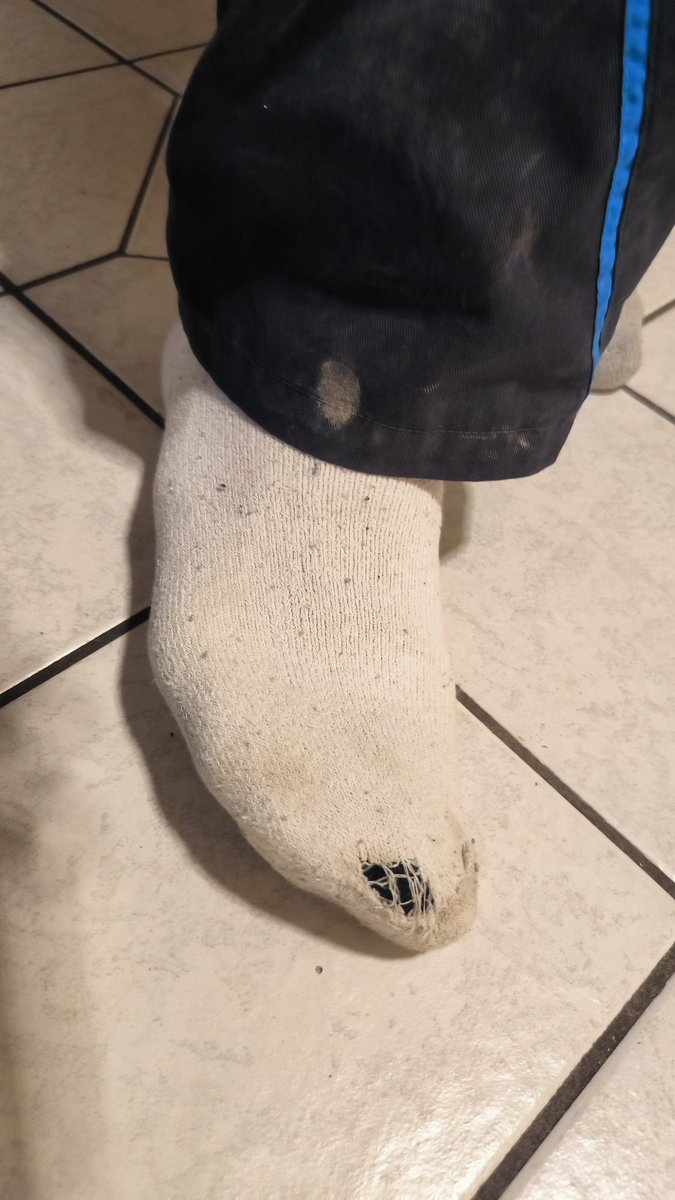 tabusocksDE's tweet photo. Loch in der Socke, Dreck an den Sohlen, nach 'nem harten Tag.
Du? Nur pennst du drauf in deiner Fantasie, Loser.
Nur Cash bringt dich näher ran.
🖕🦶🕳️💰
#FindomDE #SockenLoch #Paypig #Zahlschwein #DirtyFeet https://t.co/ZdWnhxdipK