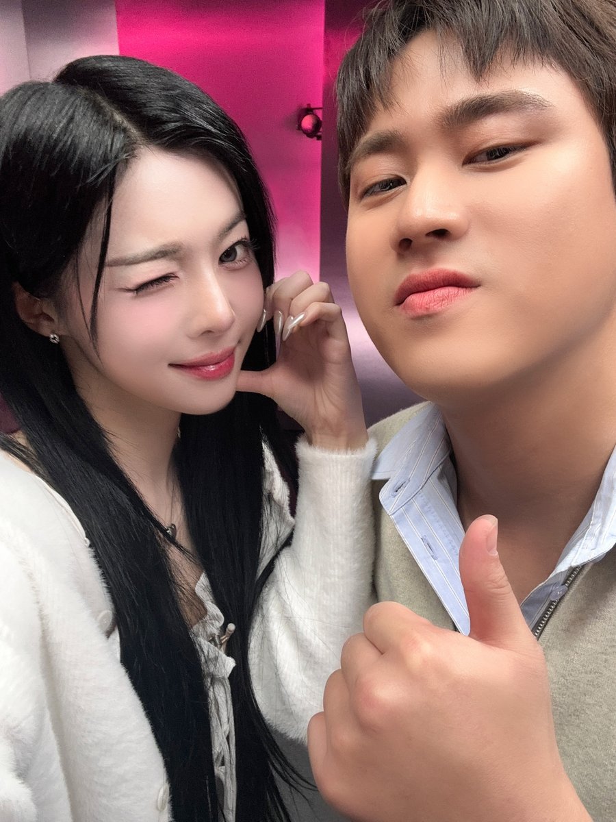 triplescosmos's tweet image. [#리무진서비스]

리무진서비스에 소다 탑승 완료 💨
다현이 음색에 WAV 사르르 녹아버려요 🫠

#tripleS #트리플에스 #トリプルS
#トリプルエス #トエス
#DaHyun #다현 #ダヒョン