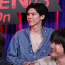 The most neglected thing on earth: Aou's shirt buttons

#OnlyFriendsDreamOnLive
#AouBoom