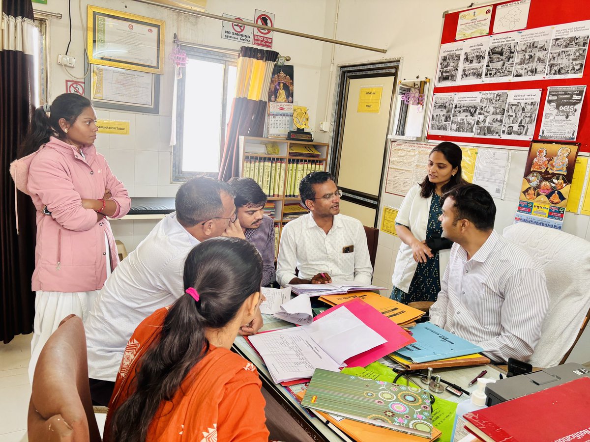 અમારા ડેકા ગામને ટીબી મુક્ત જાહેર કરવા માટે રજૂઆત કરવામાં આવેલ હોવાથી ક્રોસ વેરિફિકેશન માટે ડિઓદાર તરફથી આવેલ ટીમે <a href="/phckamodibk/">PHC KAMODI</a> ની મુલાકાત લીધી.

ટીમ દ્વારા ગામમાં કરવામાં આવેલી ટીબી શોધ, સારવાર પૂર્ણતા, દર્દીઓના અનુસરણ અને રેકોર્ડની ચકાસણી કરવામાં આવી. 
<a href="/CMOGuj/">CMO Gujarat</a> 
<a href="/NtepGuj/">TB Mukt Bharat - Gujarat</a>