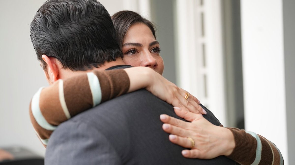 "nisan descobre a verdade ao confrontar a falsa rüya e, desta vez, tem certeza de que ela é rüya " o olhar dela diz tudo!!! ela FINALMENTE vai entender que sempre teve ciúmes de si mesma e que ela foi a ÚNICA que o eşref amou todos esses anos 🤍🥹 

#eşrefrüya | #eşsan
