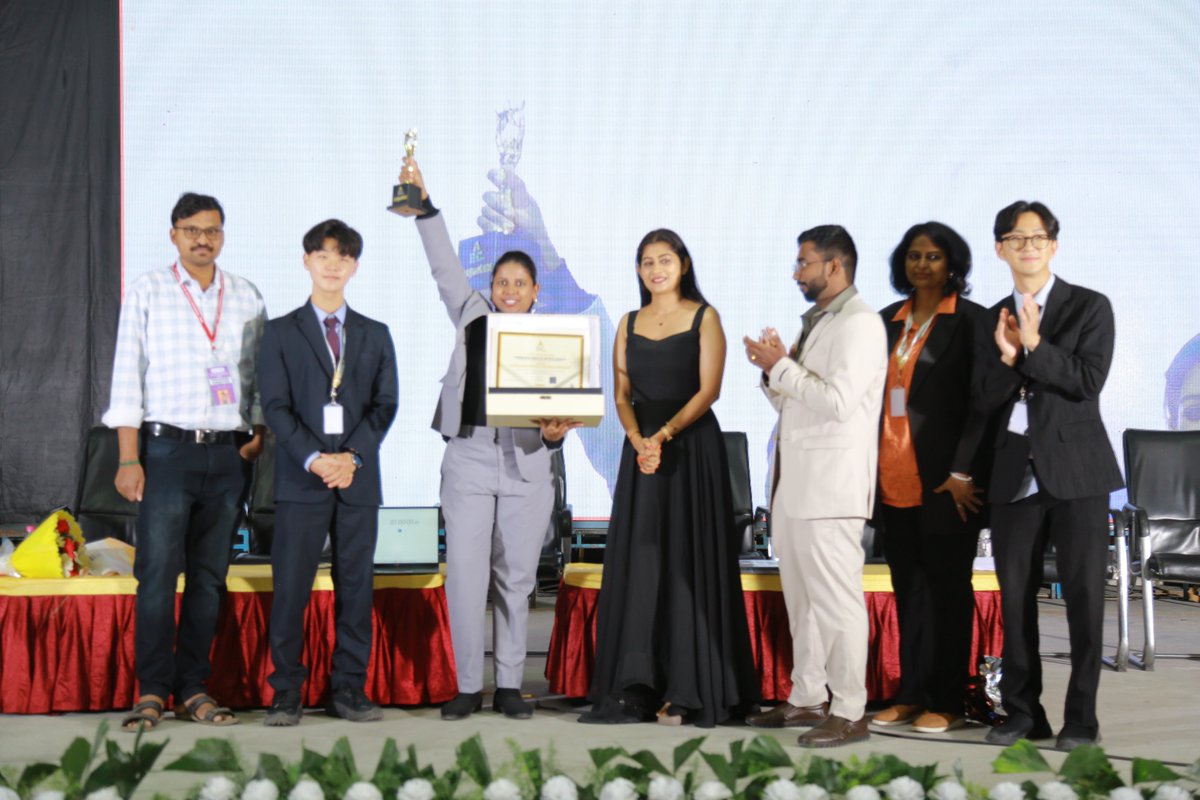 DevaariC's tweet photo. Successfully organized the 2nd National Makeup Artist Conference (Feb 14, 2026) with 1000+ artists
🧵 Dev Aari Works &amp; Coaching Center now accredited under the Indian Aari Workers Federation
Grateful to Dr. Aravind Lakshminarayan for the constant support 🙏

— Keerthana N
#IMAF https://t.co/qmR2fxiM3G