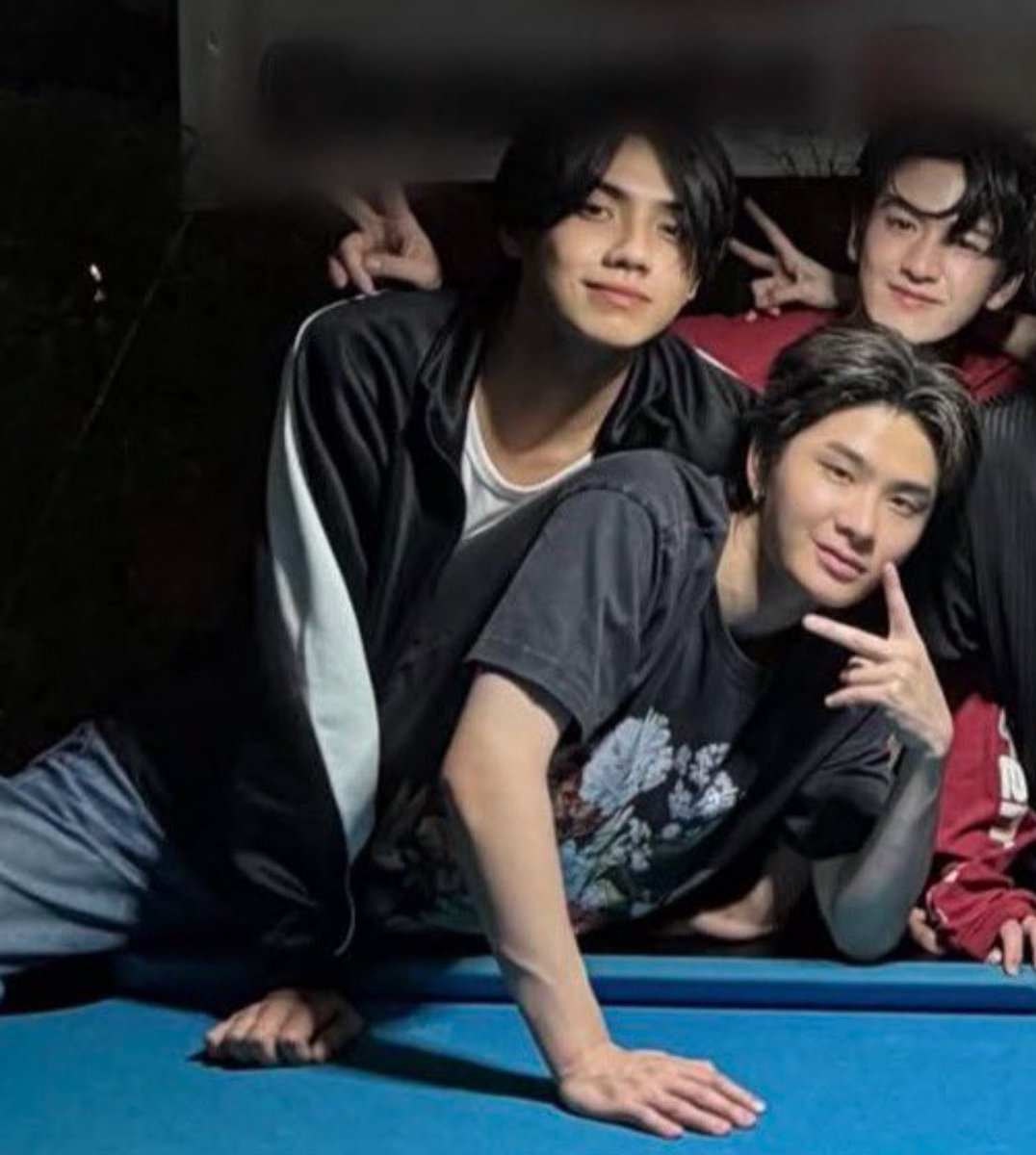 พวกนางเอาอีกแล้ว การแปะลายน้ำที่ใหญ่ที่สุด 😭