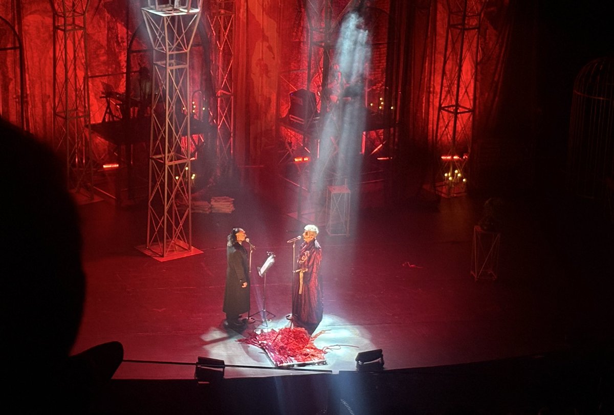 umutlu ve korkak misin
yoksa
umutsuz bir cesur mu