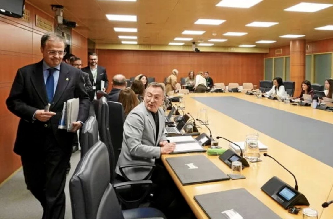 [AHORA EN ABIERTO]

Tres documentos desmienten tres afirmaciones del consejero de Salud

naiz.eus/eu/info/notici…

Las últimas novedades de la crisis de las vacunas caducadas, por <a href="/gara_iiriondo/">Iñaki Iriondo Telleria ↗️↙️ 🇵🇸</a>