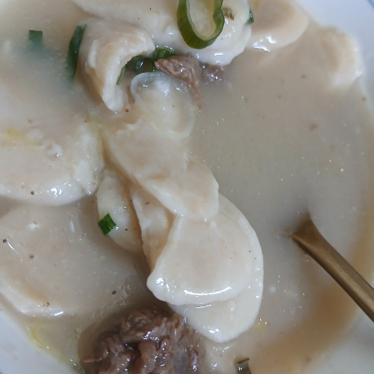 (후방) 떡국의 떡들이 붙어서 떡을치는.JPG