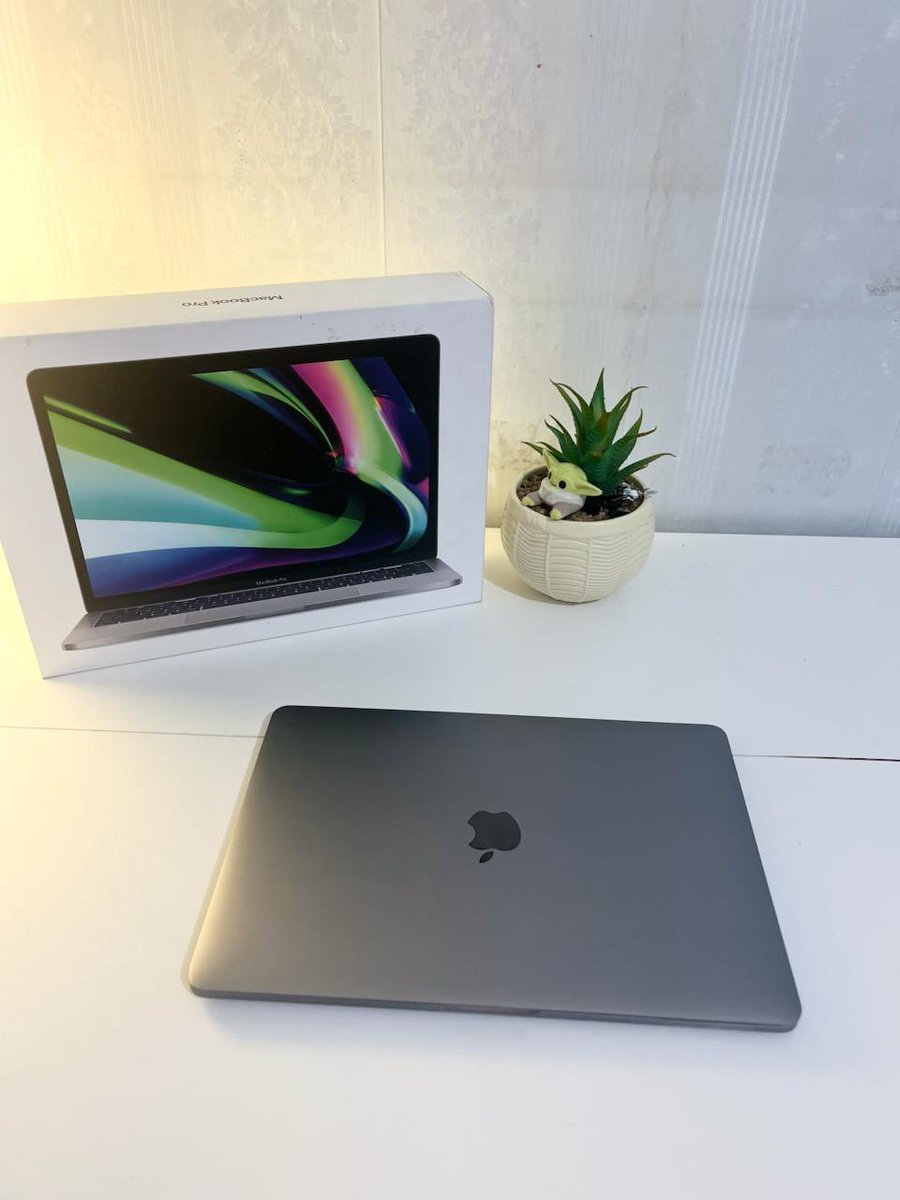 aidonkeer's tweet photo. MacBook Pro M1 2020 Touch Bar – Space Grey

M1 | RAM 8GB | SSD 256GB ori Retina 13.3” True Tone Touch Bar &amp; Touch ID Fullset lengkap
Fisik 90% mulus, mesin 100% normal. Battery health 83% (normal), tahan ±14 jam streaming

11.500 Nego di DM

#wts #zonauang #wtsmacbook https://t.co/hMnQIZx8MU