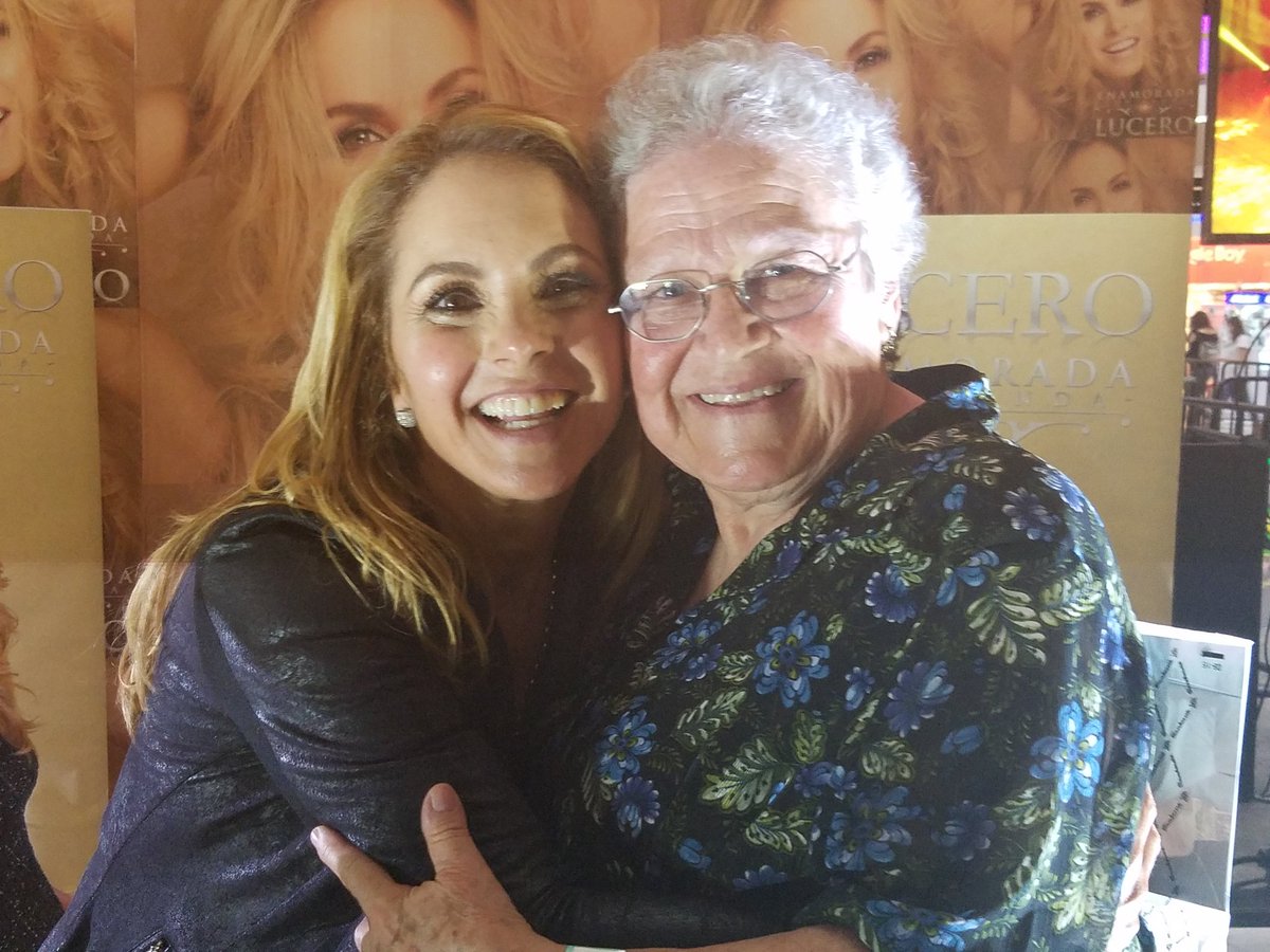 <a href="/LuceroMexico/">Lucero</a> Felíz cumpleaños 46 de exitosa carrera!! Te abrazo a la distancia y te deseo muchos años más con todo mi cariño. Eres parte de lo mas bonito de mi vida. Tú sabes cuanto te quiero! Mucha salud y bendiciones! #LucerosiempreContigo
#Lucero46Contigo