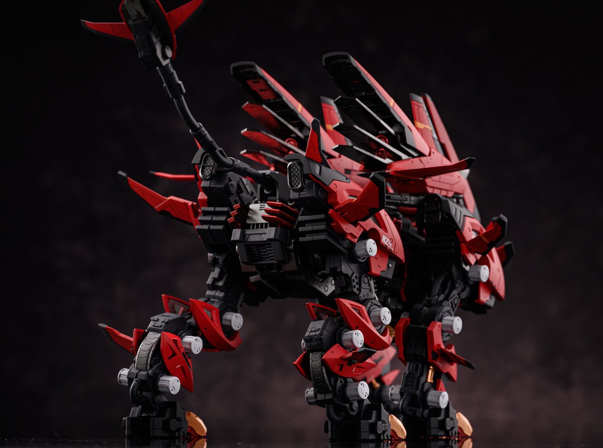 HMM1/72 ライガーゼロイエーガー完成しました🏎️
以前制作したライガーゼロの素体カラーを引き継ぎレッド基調のオリジナルカラーで製作しました。
マシン感を出すために大きめのスリッドにはメッシュを貼ったりしてディテールupしています。