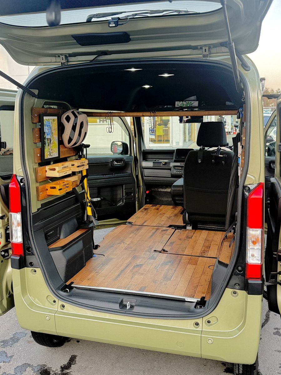 洗車するたび毎回思う。
こんな思い切った車を作ろうとした開発陣もスゴイけどそれを止めなかったホンダもすごいと思う。唯一無二。それがN-VAN。