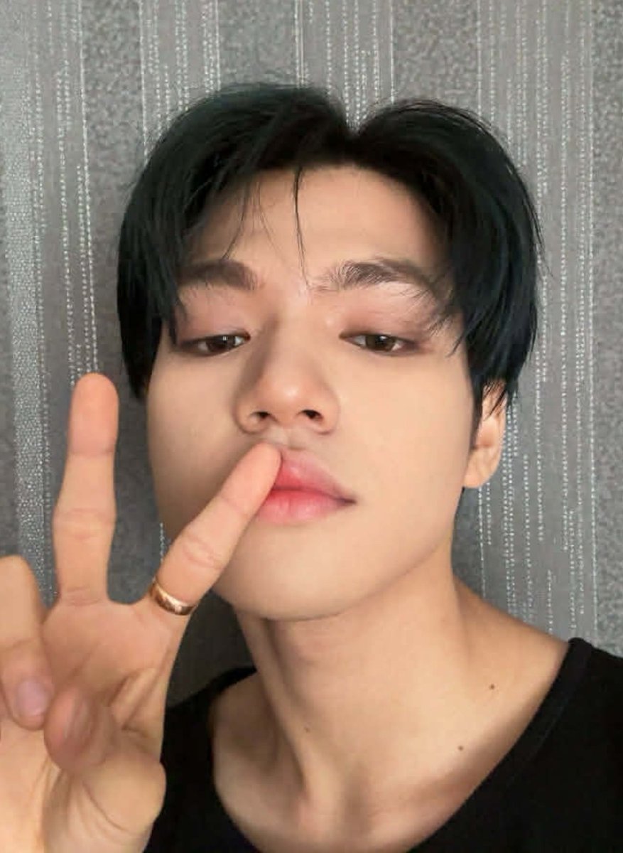 HAPPY BIRTHDAY KIM! 🐱

#HORI7ON_KIM #HORI7ON