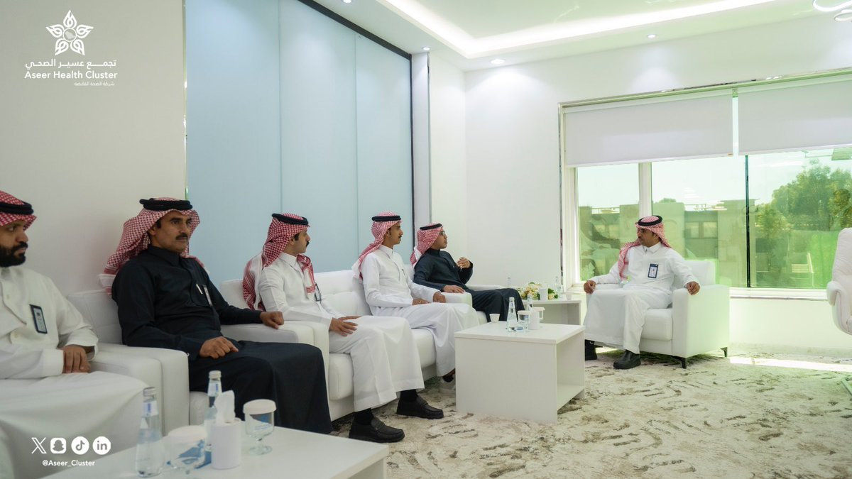 Aseer_Cluster's tweet photo. وقّع سعادة الرئيس التنفيذي لـ #تجمع_عسير_الصحي ناصر بن راشد الصافي مذكرة تفاهم مع جمعية أيادي الأمل للتوعية بأضرار المخدرات ورعاية المتعافين بمحايل عسير، لتقديم خدمات وبرامج تأهيلية وصحية وتوعوية لكافة شرائح المجتمع، وتعزيز التعاون المشترك وتبادل الخبرات بين القوى البشرية للطرفين بما يسهم في رفع جودة الخدمات وتعظيم الأثر المجتمعي.