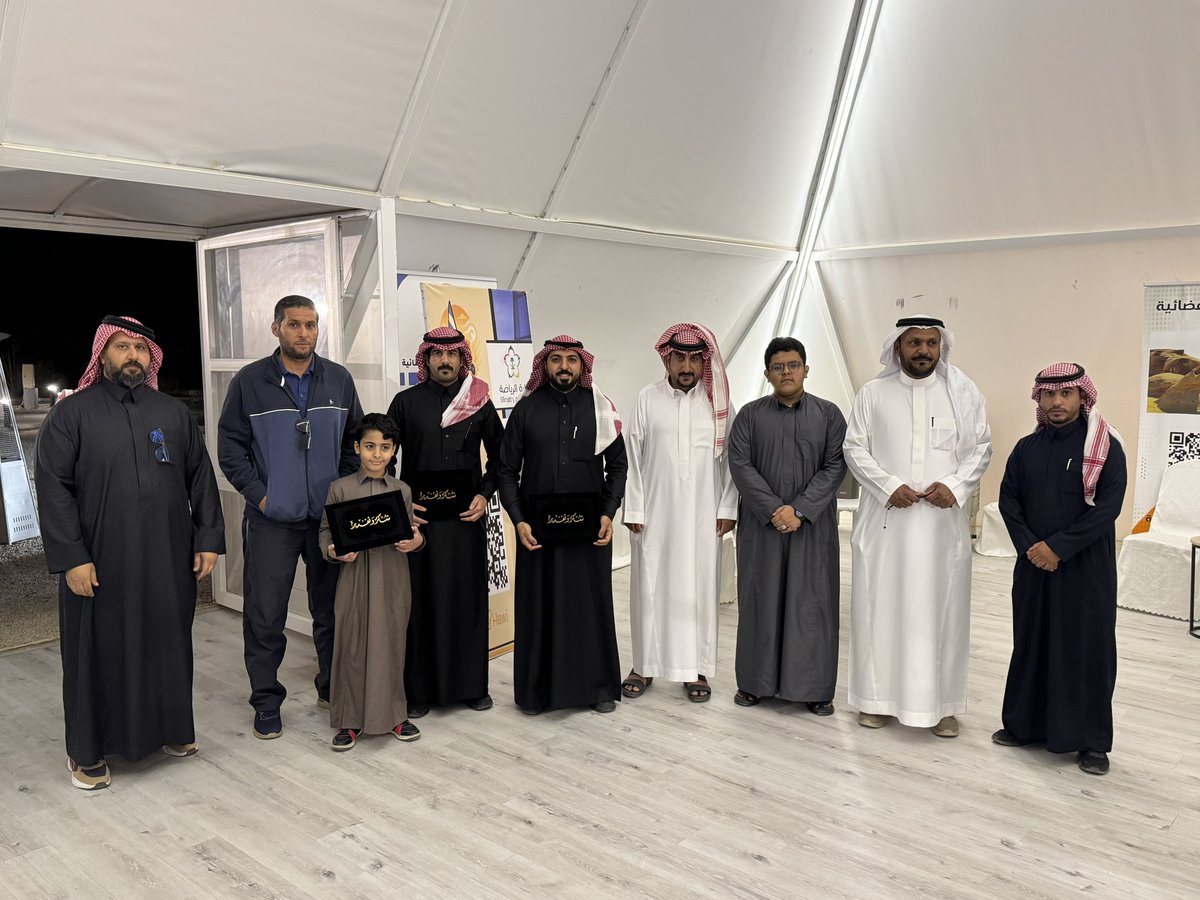 SASCA_HIL's tweet photo. حصاد | 🤩
وصورة جماعية، في ختام الورشة التدريبية الثالثة : تخطيط أبعاد الوجه "البورتريه" بطريقة لوميس 🎨، التي استضافتها منارة حائل الفضائية @manarthail  وقدمها الفنان التشكيلي : ماجد المقرن 👨🏻‍🎨
#رحلة_الفن_التدريبي https://t.co/wV3BZwTWbk