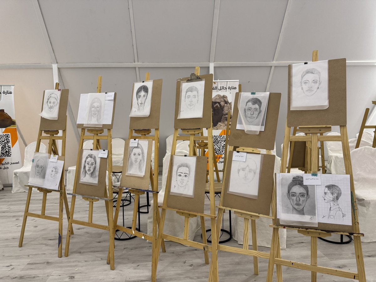 حصاد | 🤩
وصورة جماعية، في ختام الورشة التدريبية الثالثة : تخطيط أبعاد الوجه "البورتريه" بطريقة لوميس 🎨، التي استضافتها منارة حائل الفضائية <a href="/manarthail/">منارة حائل الفضائية Manart Hail</a>  وقدمها الفنان التشكيلي : ماجد المقرن 👨🏻‍🎨
#رحلة_الفن_التدريبي