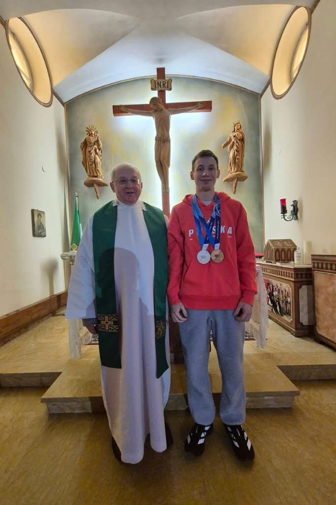 visegrad24's tweet image. 🇵🇱 19-year-old, Kacper Tomasiak from Poland, who just won his third medal at the Winter Olympics, is also an altar server and visited church to give thanks to God for his achievements.

Congratulations, Kacper!