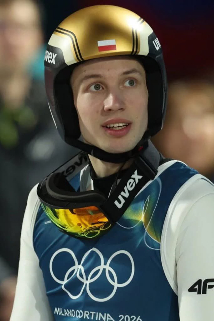 visegrad24's tweet image. 🇵🇱 19-year-old, Kacper Tomasiak from Poland, who just won his third medal at the Winter Olympics, is also an altar server and visited church to give thanks to God for his achievements.

Congratulations, Kacper!