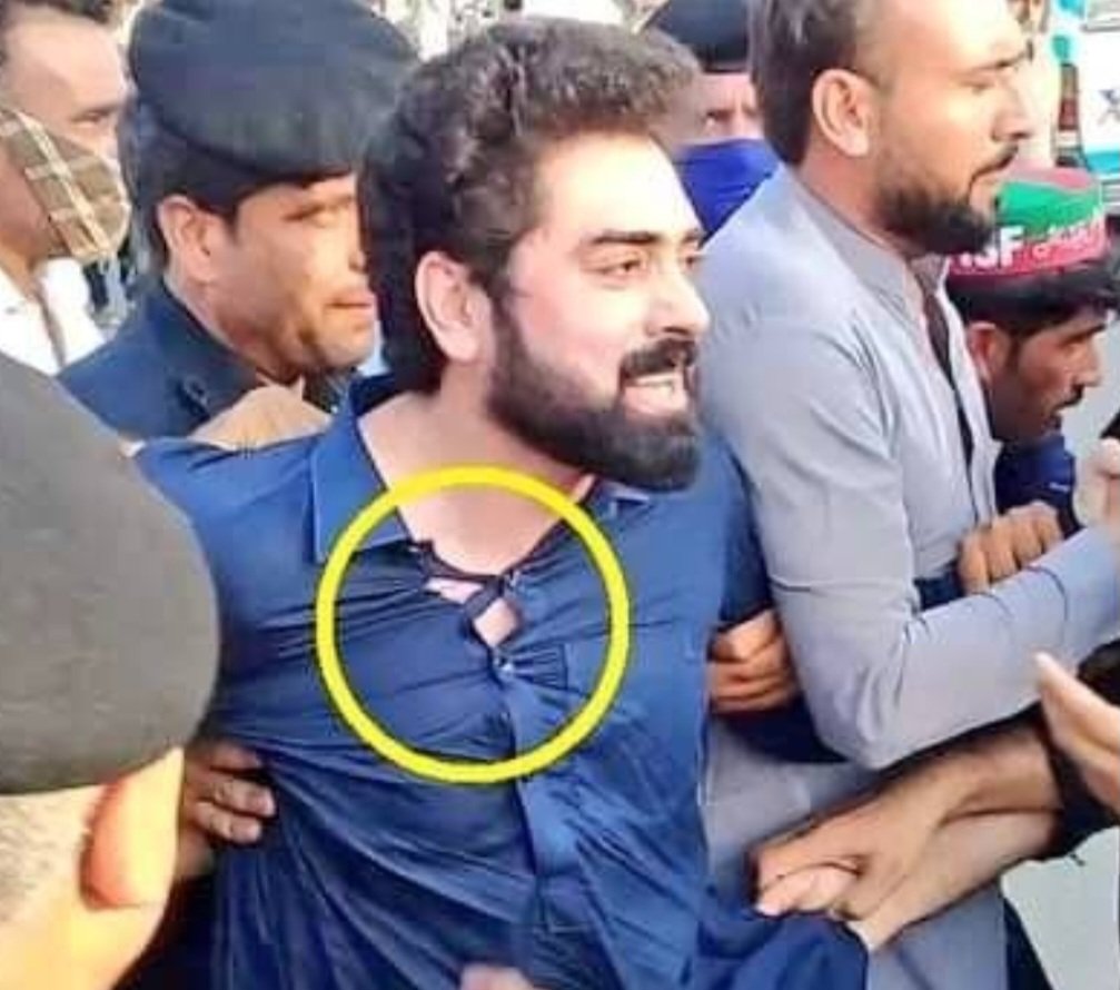 SaifSolicitor's tweet photo. 🚨🚨🚨
پختون خواہ میں سب سے پہلی سڑک اس شخص نے بند کی تھی پورا ملکنڈ ڈویژن ایک گھنٹے میں بند کر دیا تھا اس کے بعد لوگوں کو حوصلہ مل کر سڑکوں پر ائے اور اج پورا پختون خواہ بند ہے

ایسے لوگوں کو سپورٹ کیجئے جو نظریے کی خاطر لڑ رہے ہیں

شاباش شفقت ایاز-- اپ نے خان سے وفا نبھائی ❤️ https://t.co/GgSv1HK5uY