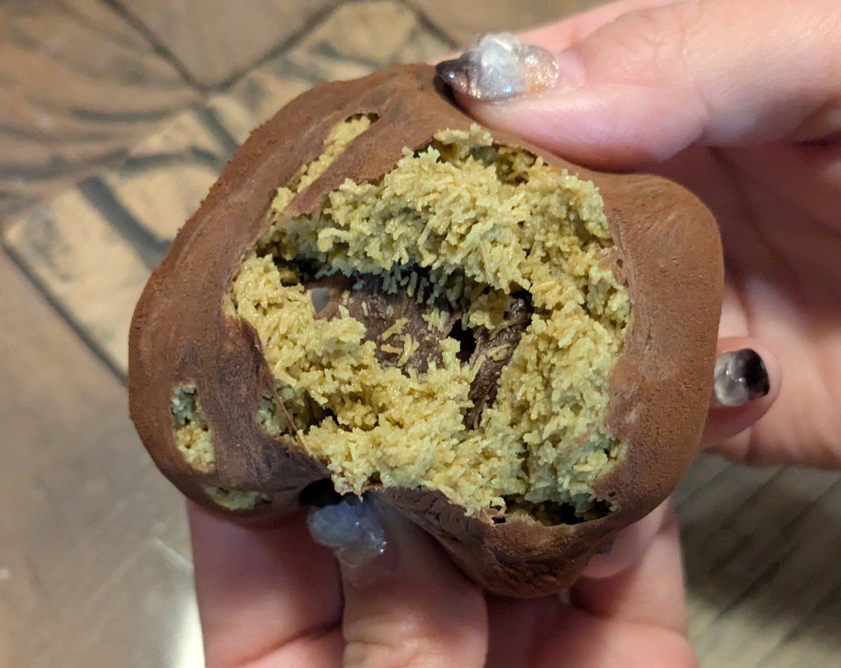 ドバイチョコの中身がザクザクとチョコもちの中に入ってて想像どおりの