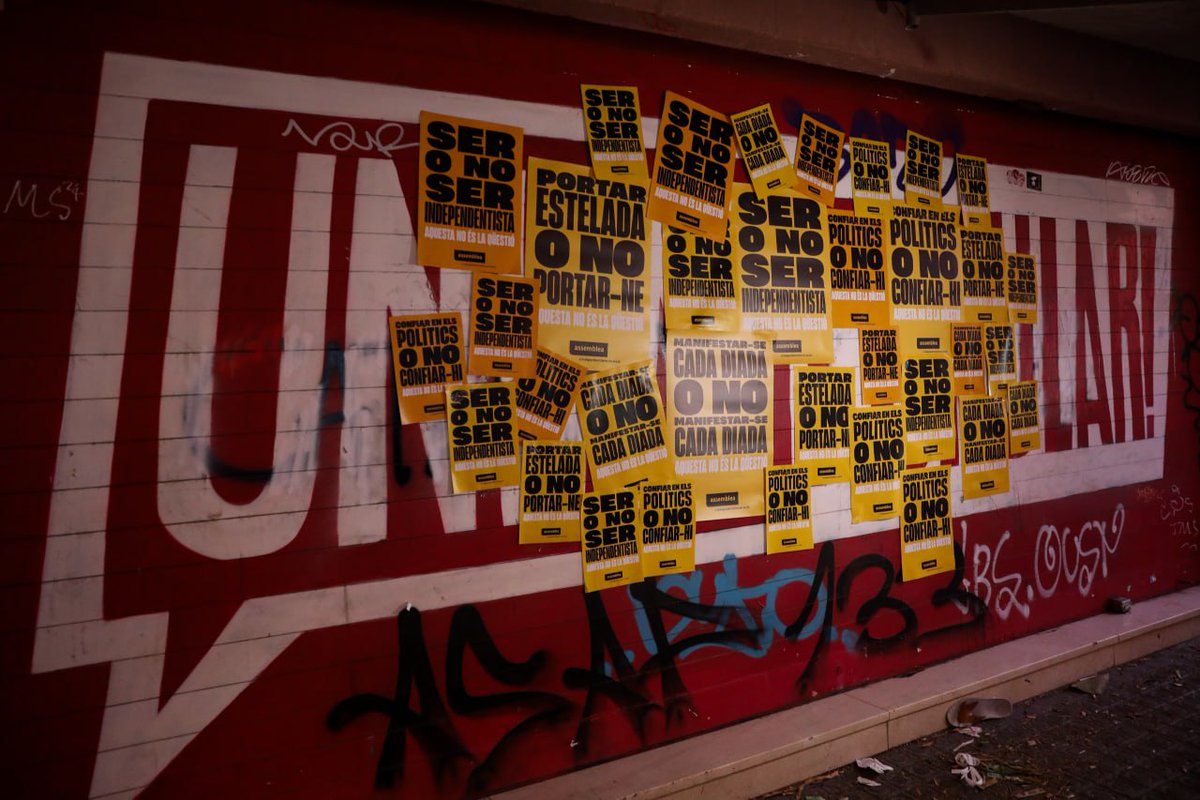 ⬛️⬜️ Ser o no ser... @JuntsxCat <a href="/Esquerra_ERC/">Esquerra Republicana</a> @CUPNacional

SER O NO SER INDEPENDENTISTA. Aquesta no és la qüestió.
🤔

CONFIAR EN ELS POLÍTICS O NO CONFIAR-HI. Aquesta no és la qüestió.