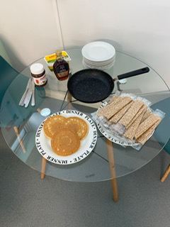 KLACEYCABLES's tweet image. 𝐖𝐞'𝐫𝐞 𝐏𝐫𝐨𝐮𝐝 𝐨𝐟 𝐎𝐮𝐫 𝐅𝐥𝐢𝐩𝐩𝐢𝐧’ 𝐆𝐫𝐞𝐚𝐭 𝐓𝐞𝐚𝐦 𝐒𝐩𝐢𝐫𝐢𝐭
We’re ‘𝘣𝘢𝘵𝘵𝘦𝘳’ together, so Pancake Day didn’t '𝘤𝘳ê𝘱𝘦' up on us.  

#KLaceyCables #CableDistributor #PancakeDay #GiveATossDay #BunchOfTossers #FlippinFun #CablesAndWires #TeamWork