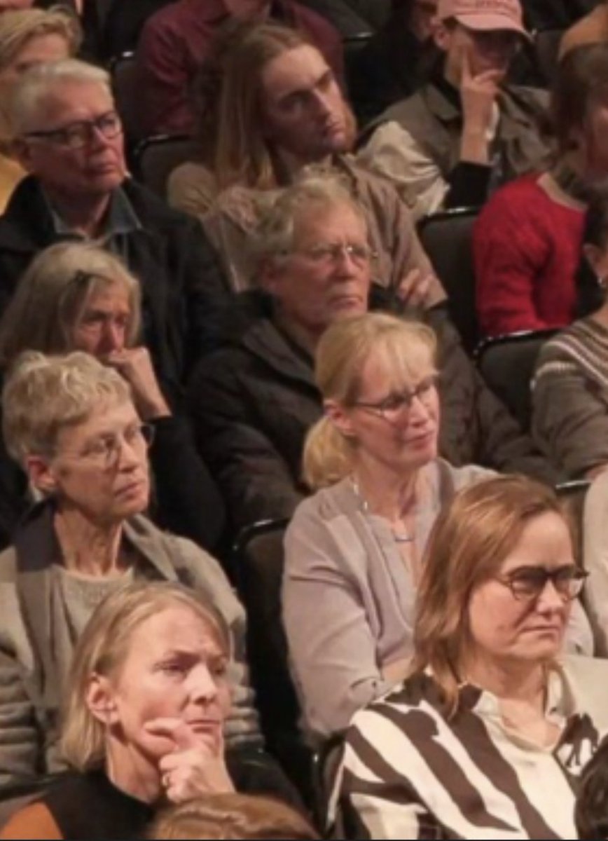 "Wir Wenigen, wie glücklichen Wenigen. Wir, diese Schar von Brüdern. Denn welcher heut sein Blut mit mir vergießt, der soll mein Bruder sein, auch wenn er ist von niedriger Geburt. Der heutige Tag wird adeln seinen Stand!"