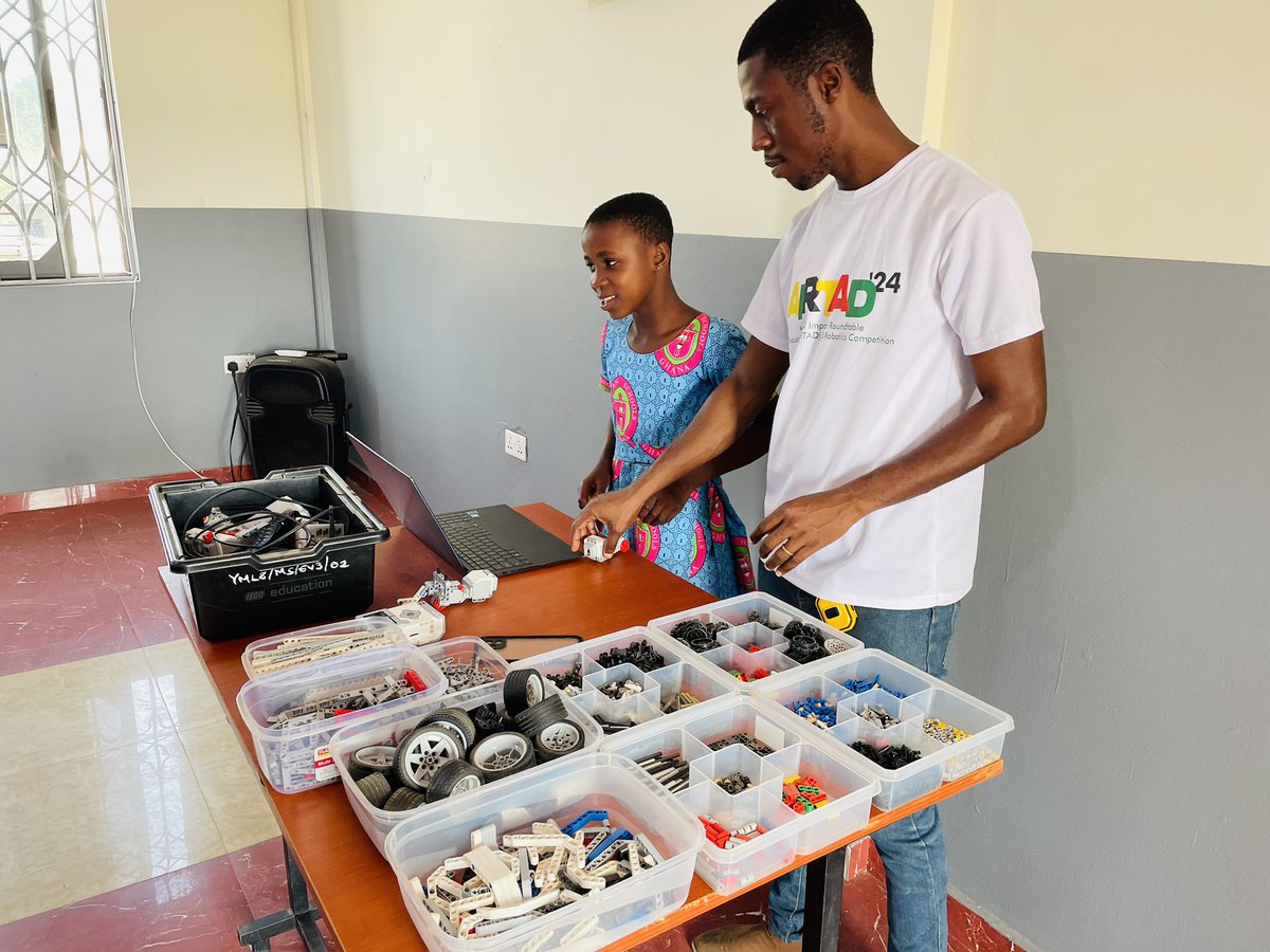 ymlab_8's tweet photo. 7/ Bogoso is proving that with the right infrastructure, a "mining town" can become a "mind town." The goal? Scale this model to every district in Ghana. 🚀 https://t.co/Qj9JMer4RC
