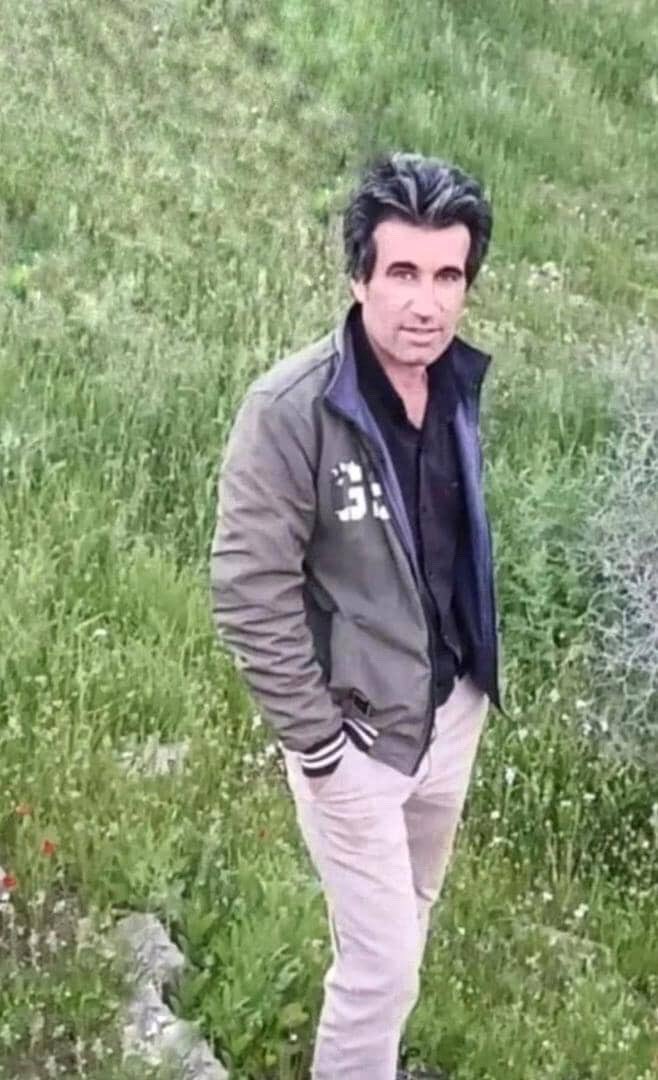 #آرش_یوسفی ۴۲ساله ، ۱۸ دی بعد از تجمع
در مسجدسلیمان بخش اندیکا بازداشت شده است.از ملاقات محروم است و تنها یکبار با خانواده تماس گرفته است.