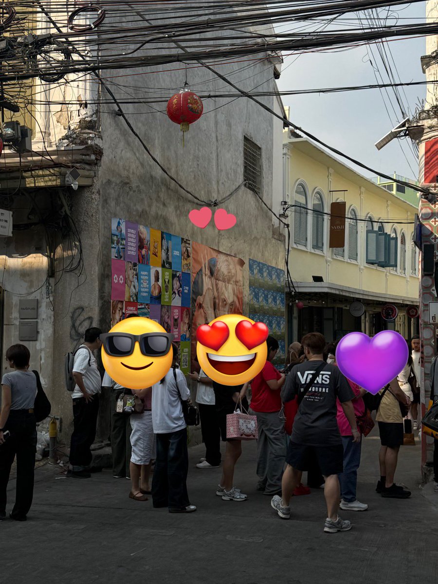 น้องเป็นมักเกิ้ลไปทรงวาดวันนี้ ส่งรูปมาบอกเจอคนต่อแถวถ่ายรูปเยอะ ก็สงสัยอะไร เลยเห็นว่าเป็นโปรเจควันเกิดเตนล์ คือไม่ใช่แค่เมนเตนล์ แต่มีรุ่นพ่อแม่เรายืนถ่ายอะ  ฟังละชั้นปลื้มใจแทนจริง ๆ ทีมโปรเจคสุดยอดจริงนะ โลเคชั่นเริ่ดมาก  🥹

 #TEN_BDAY2026