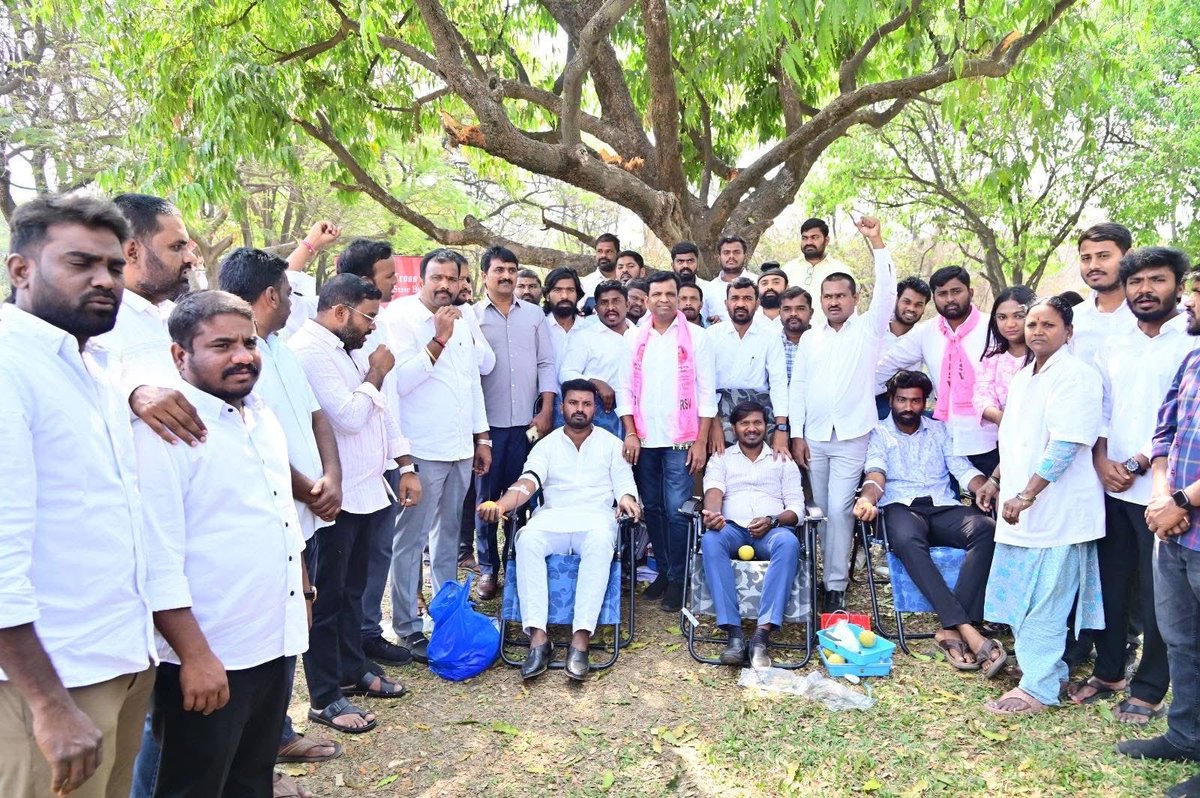 తెలంగాణ జాతి పిత మాజీ ముఖ్యమంత్రి వర్యులు KCR గారి జన్మదినం సందర్భంగా *ఉస్మానియా యూనివర్సిటీ ఆర్ట్స్ కళాశాల ఆవరణలో మొక్కలు నాటి కేక్ కట్ చేసి పలు కార్యక్రమాలు చేయడం జరిగింది⁦<a href="/KTRBRS/">KTR</a>⁩ ⁦<a href="/BRSparty/">BRS Party</a>⁩ ⁦<a href="/BRSParty_News/">BRS News</a>⁩