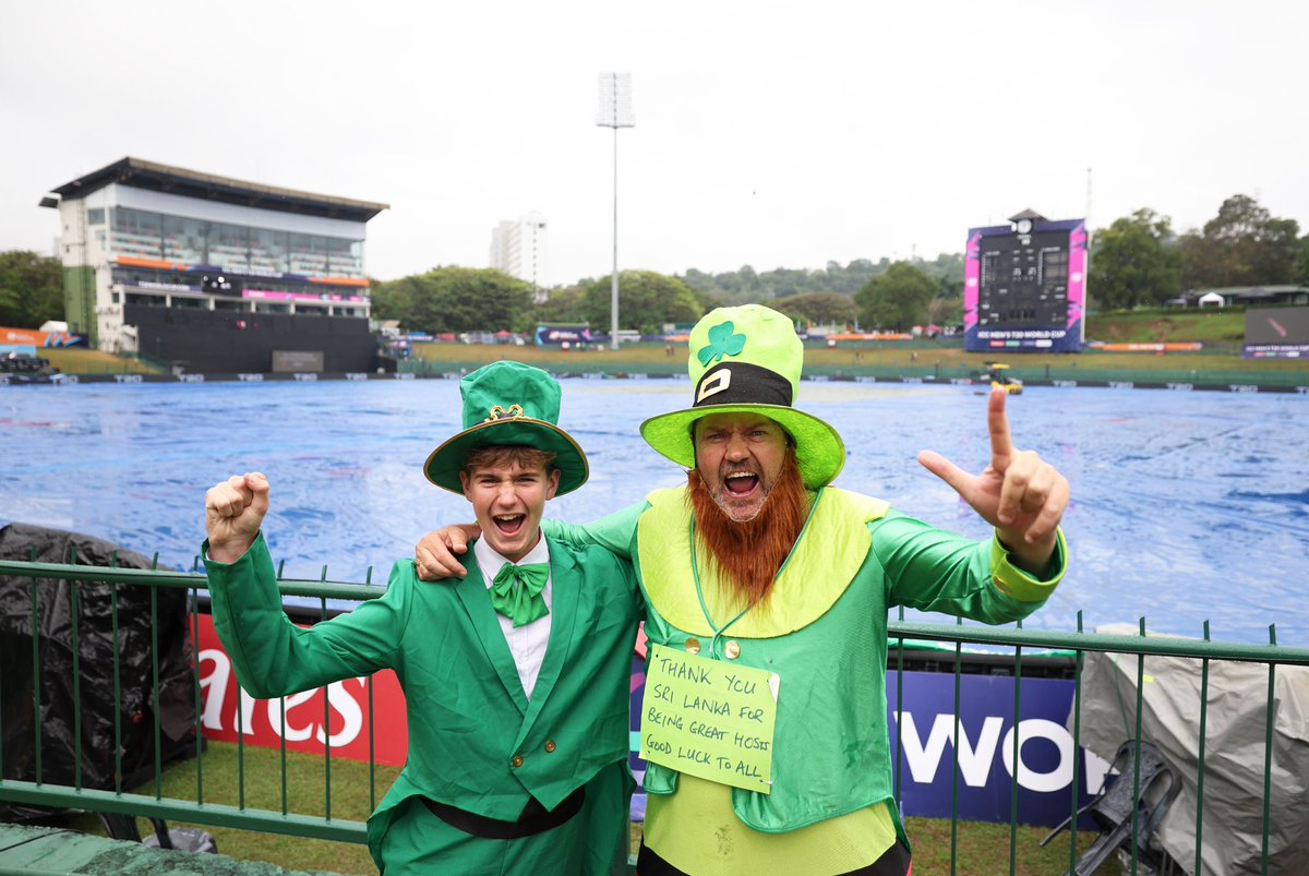 🚨 IRELAND vs ZIMBABWE UPDATE 🚨

- It's currently raining in Pallekele Stadium, Colombo, and the toss has been delayed for the match between Ireland and Zimbabwe.

- If it is a washout, Australia will be knocked out of the T20 World Cup. 🤯