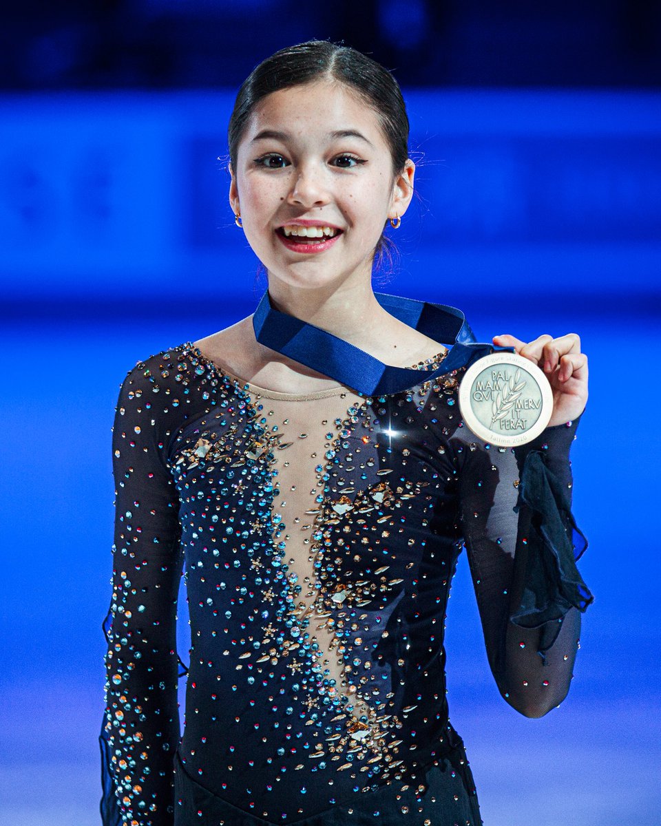 _m2x2_'s tweet photo. Alysa Liu at JWC 2020, Tallinn 

#AlysaLiu https://t.co/kunzpmawG3