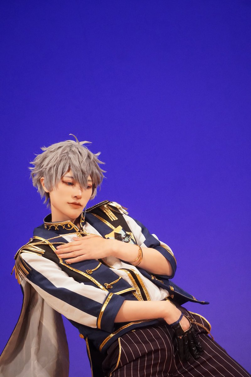 ステージ中に優雅に股間を守る瀬名泉をご覧下さい(守ってません