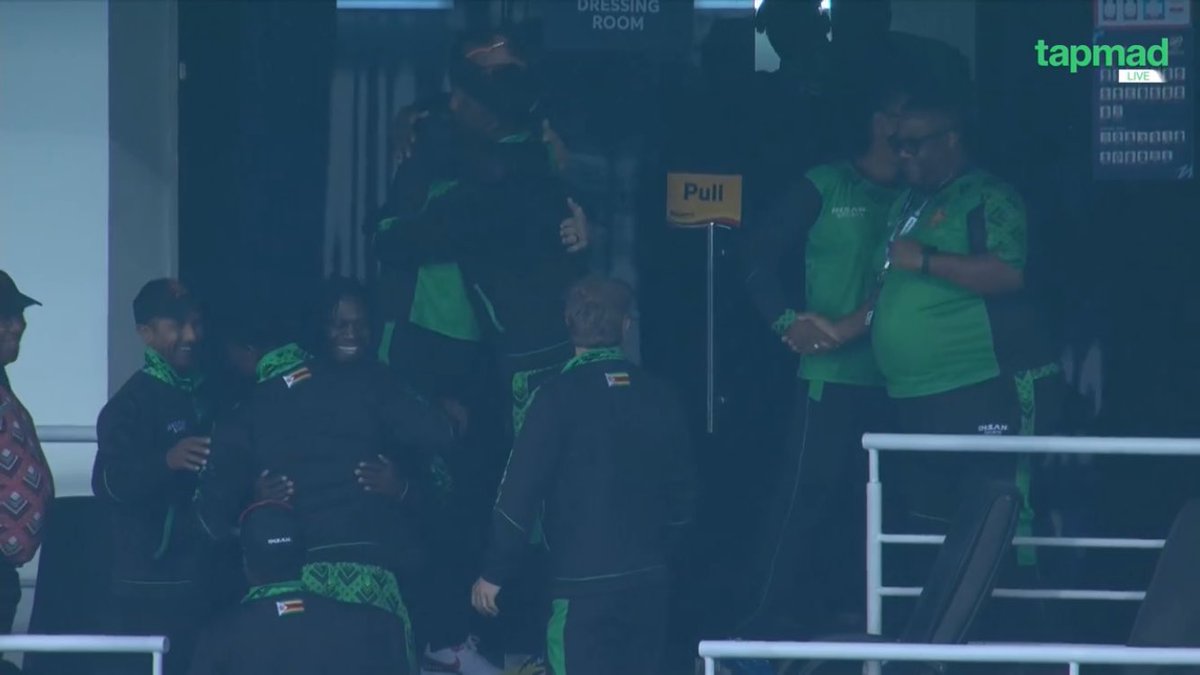 Sports_vds's tweet photo. ZIMBABWE QUALIFY FOR THE SUPER 8 ROUND. AUSTRALIA ARE KNOCKED OUT 🇿🇼🇦🇺🚨
 #T20WorldCup https://t.co/2DR21oFjwd