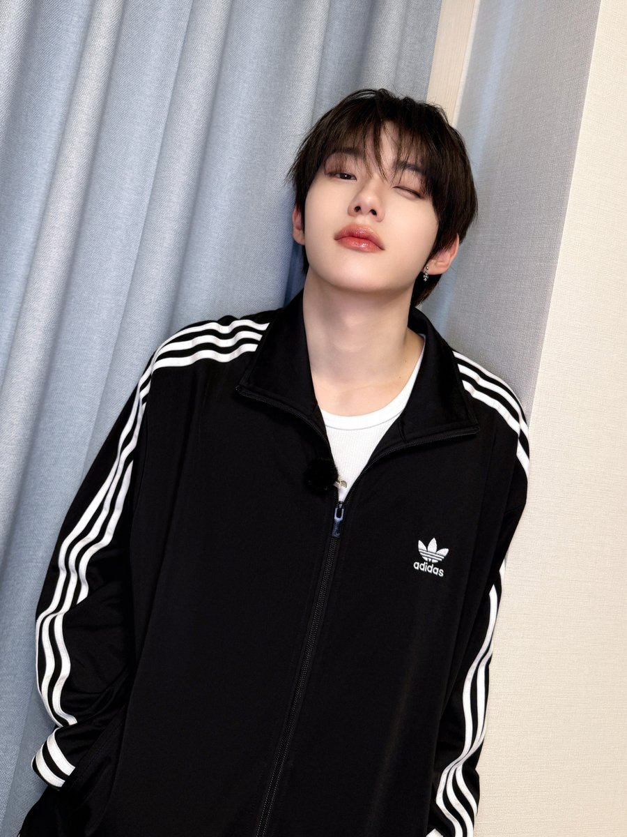 :¨·.·¨::¨·.·¨::¨·.·¨:
`·..클`·..家`·…네

#CLOSEYOUREYES #클로즈유어아이즈
#CYE #클유아