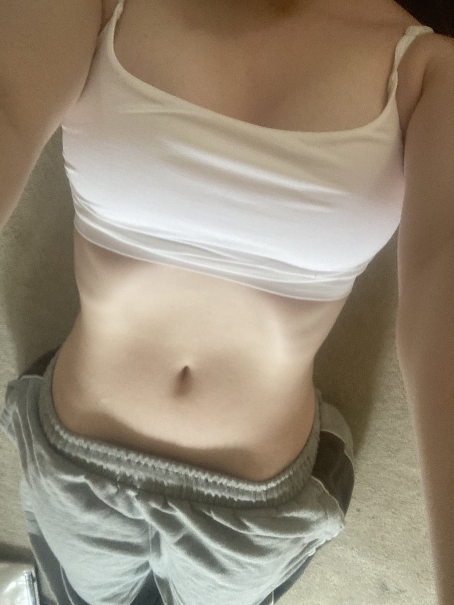 vani11a_lac3's tweet photo. guys this is my first body check Im a bit scared pls don’t be mean 😭 Im trying to lose it I gained at Christmas and we all know January was shit so anyway here’s me after breakfast #edtwt #ed #ricecrackertwt #bodychecktwt https://t.co/5THPz1imE0