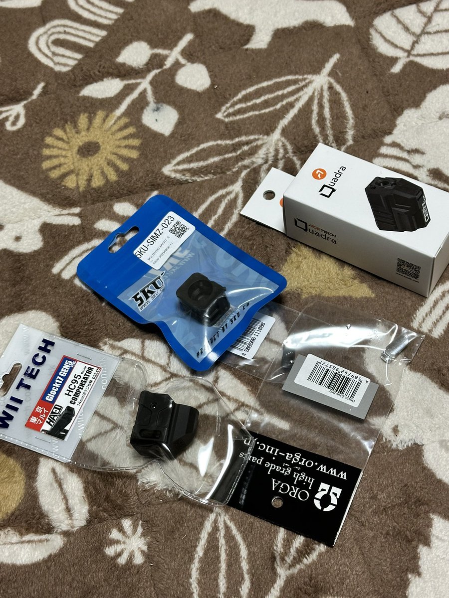 nekonabestation's tweet image. 続々と細かいパーツが届いているので
日々手直ししてます。
今回はトレーサーとマズルフラッシュ機能付きのコンペンセイターを導入しました。
M4のノズルストッパーは、オルガさんの強化品を試しに組んでみました。

#P09 #shadow2 #HELLCA #カーボネイト #carbon8 #GHK #M4RIS